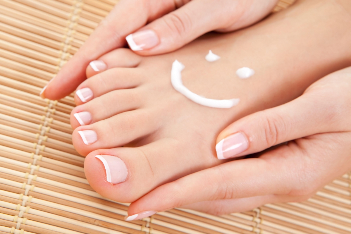 crema hidratante en pies secos